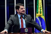 Marcos do Val quer debate sobre 'saidinha', e defende mais rigor para presos