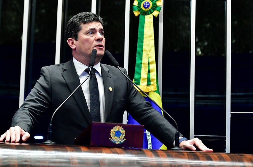 À tribuna, em discurso, senador Sergio Moro (União-PR). 
