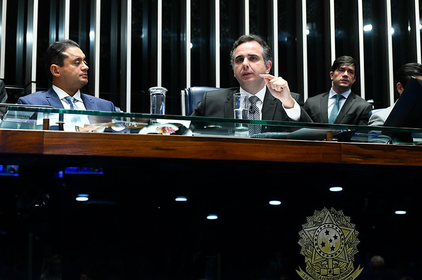 Mesa: 
2º secretário da Mesa do Senado Federal, senador Weverton (PDT-MA);
presidente do Senado Federal, senador Rodrigo Pacheco (PSD-MG); 
secretário-geral da Mesa do Senado Federal, Gustavo A. Sabóia Vieira.