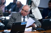 Bancada: 
relator do PLS 758/2015, senador Izalci Lucas (PSDB-DF) - em pronunciamento.