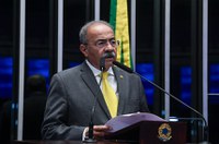 Chico Rodrigues sugere foco nos problemas internos do Brasil