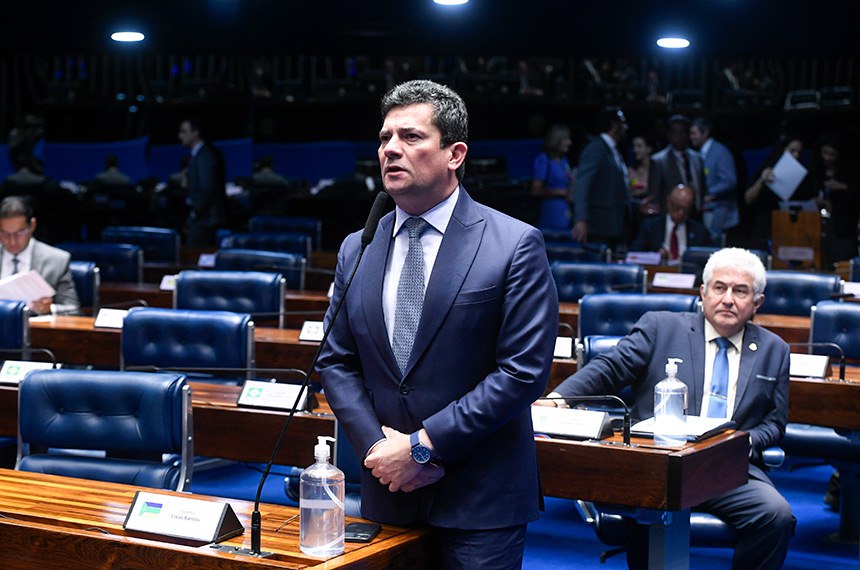 À bancada, em pronunciamento, senador Sergio Moro (União-PR).