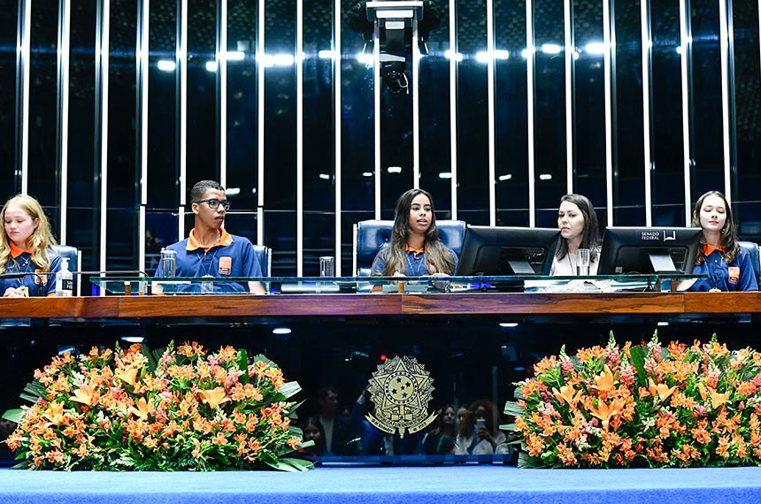 Mesa:
segunda-secretária da Mesa do Senado Jovem, Roxanne Cristina Alves (PR);
vice-presidente do Senado Jovem, Carlos André Terto da Silva (ES);
presidente do Senado Jovem, Vitória Andrade Couto (BA);
secretária-geral adjunta da Mesa do Senado Federal, Sabrina Silva Nascimento;
primeira-secretária da Mesa do Senado Jovem, Karoliny Discher Martini (RO).