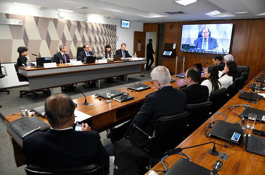 Mesa: 
relatora da CJCODCIVIL, desembargadora aposentada do Tribunal de Justiça de São Paulo (TJSP), Rosa Maria de Andrade Nery;
vice-presidente da CJCODCIVIL, ministro do Superior Tribunal de Justiça (STJ), Marco Aurélio Bellizze; 
presidente da CJCODCIVIL, ministro do Superior Tribunal de Justiça (STJ), Luis Felipe Salomão;
secretária desta reunião;
relator da CJCODCIVIL, professor da Escola Superior de Advocacia da Ordem dos Advogados do Brasil – São Paulo (ESAOABSP), Flávio Tartuce.