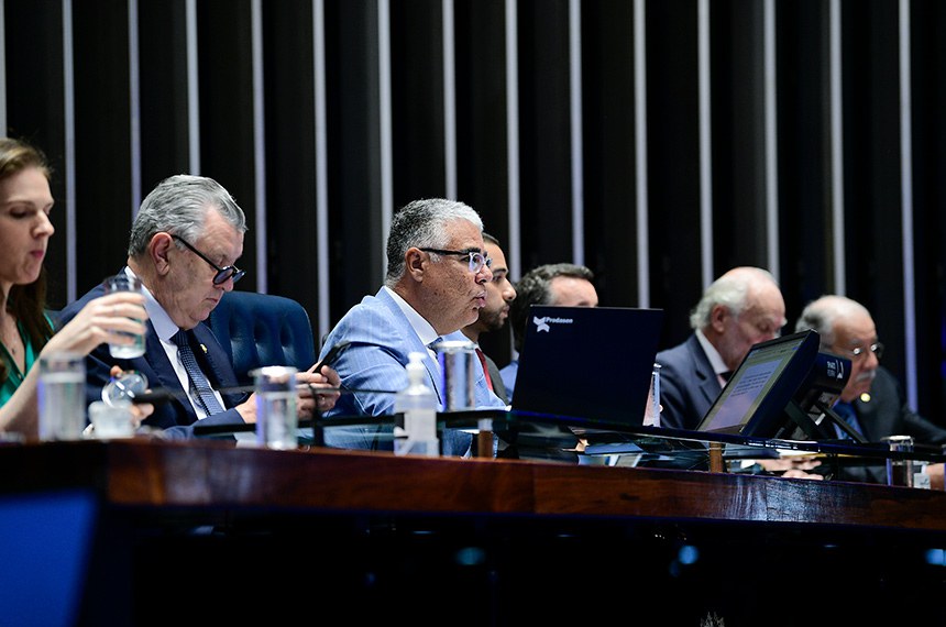 Participam: 
senador Luiz Carlos Heinze;
presidente e requerente desta sessão, senador Eduardo Girão (Novo-CE);
deputado pelo Estado do Mato Grosso do Sul, Luiz Ovando
diretor-Presidente da Agência Nacional de Vigilância Sanitária (Anvisa), Antônio Barra Torres;
conselheiro Federal pelo Estado do Tocantins e  representando o Conselho Federal de Medicina, Estevam Alves Rivello;
médico, Cássio José Micelli Guimarães;
médico, Andrea Stramezzi.
