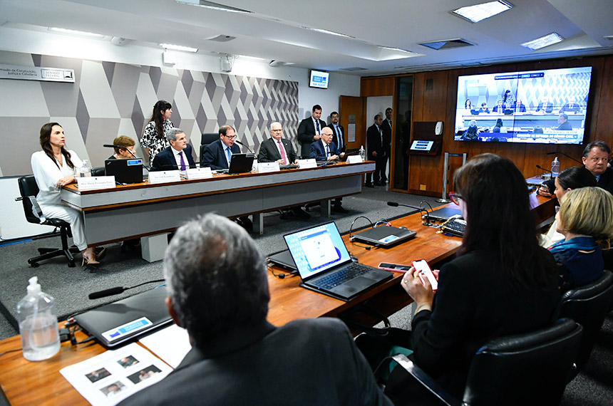 A reunião da comissão de juristas que trata do novo Código Civil foi coordenada pelo ministro Luis Felipe Salomão, do Superior Tribunal de Justiça - Foto: Geraldo Magela/Agência Senado