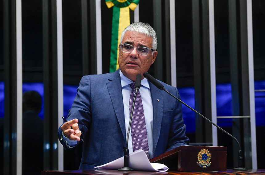 Em discurso, à tribuna, senador Eduardo Girão (Novo-CE).