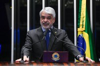 Para Humberto, manifestação de domingo tentou desviar foco de investigações