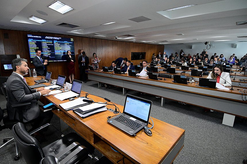 Bancada:
senador Sergio Moro (União-PR); 
senador Hamilton Mourão (Republicanos-RS); senador Flávio Bolsonaro (PL-RJ); 
senadora Augusta Brito (PT-CE), em pronunciamento.