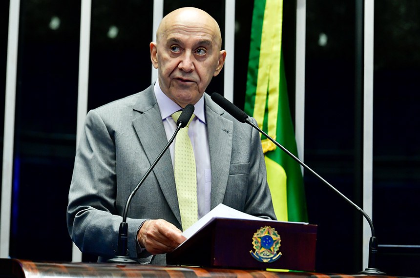 Em discurso, à tribuna, senador Confúcio Moura (MDB-RO).