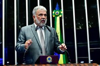 Petecão pede ajuda do governo para socorrer vítimas de enchentes no Acre