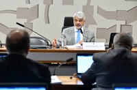 Presidente da CAS critica sessão contra vacinação anticovid em crianças