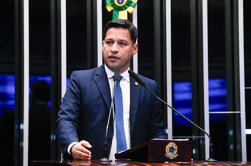 Em discurso, à tribuna, senador Rodrigo Cunha (Podemos-AL).