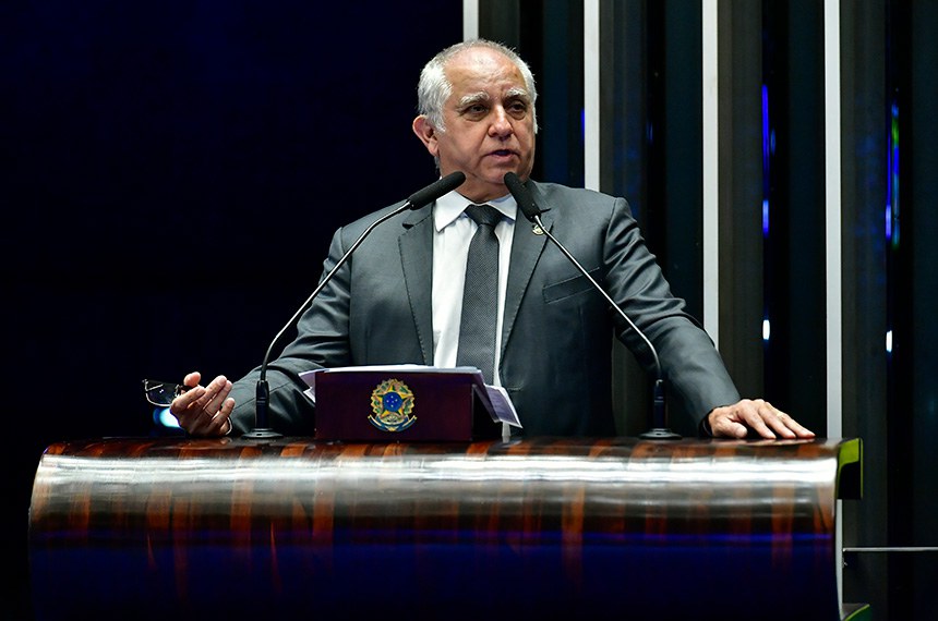 Em discurso, à tribuna, senador Izalci Lucas (PSDB-DF).