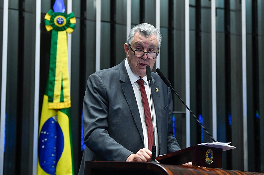 Em discurso, à tribuna, senador Luis Carlos Heinze (PP-RS).