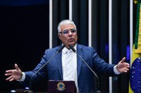 Girão diz que governo Lula parece querer o infanticídio no Brasil