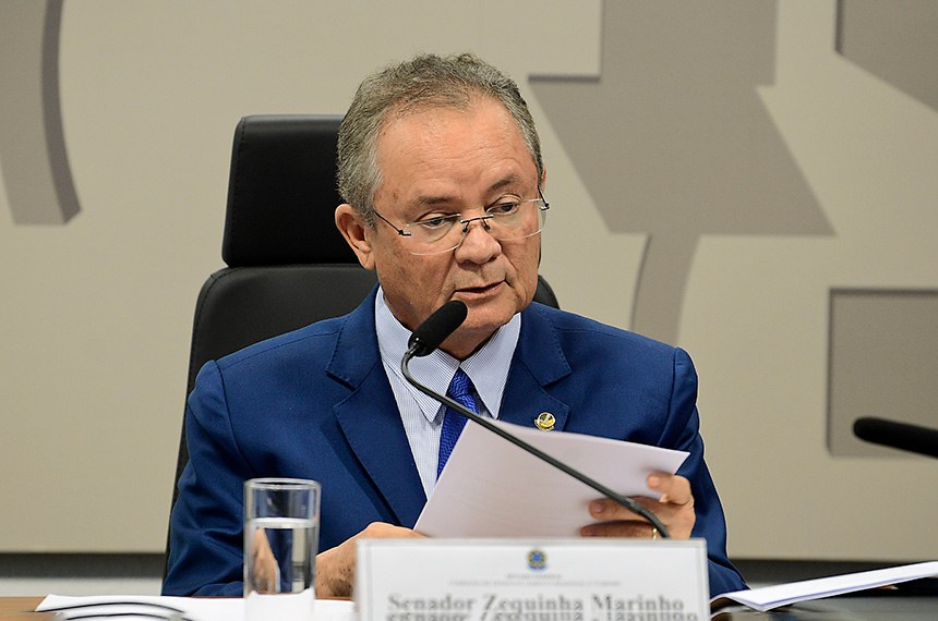 À mesa, presidente eventual da CDR, senador Zequinha Marinho (Podemos-PA), conduz audiência.