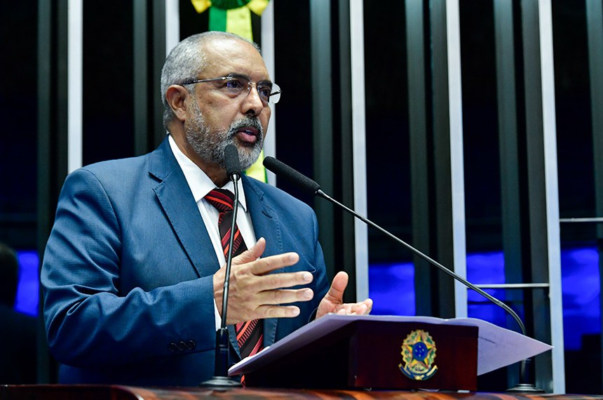 Em discurso, à tribuna, senador Paulo Paim (PT-RS).