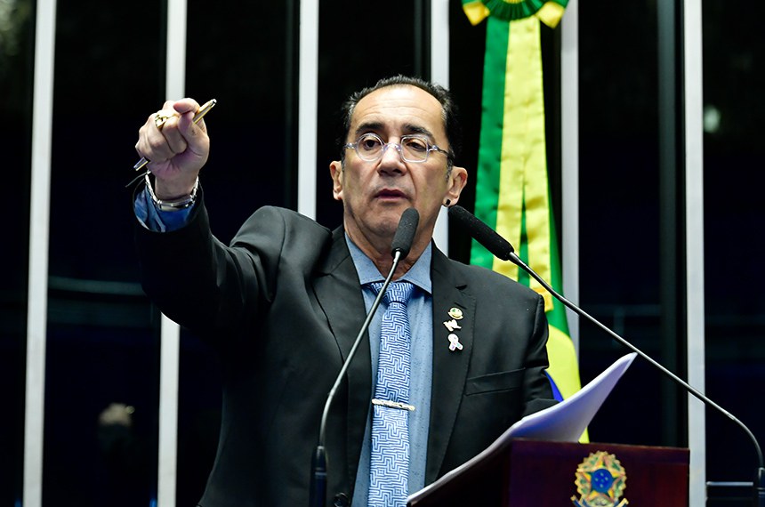 À tribuna, em discurso, senador Jorge Kajuru (PSB-GO). 