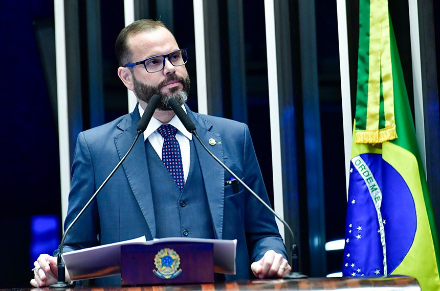 Em discurso, à tribuna, senador Jorge Seif (PL-SC).