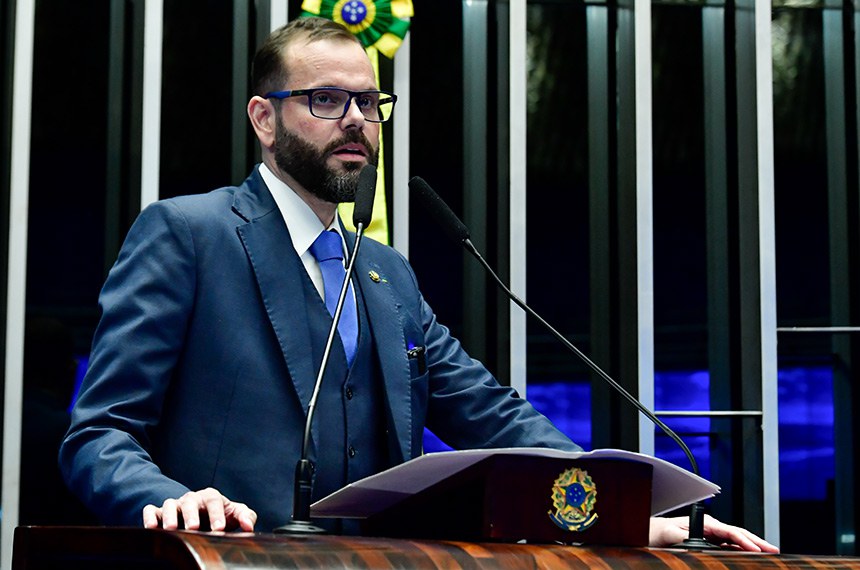 Em discurso, à tribuna, senador Jorge Seif (PL-SC).