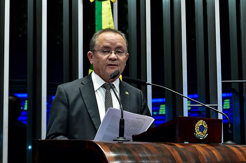 À tribuna, em discurso, senador Zequinha Marinho (Podemos-PA). 