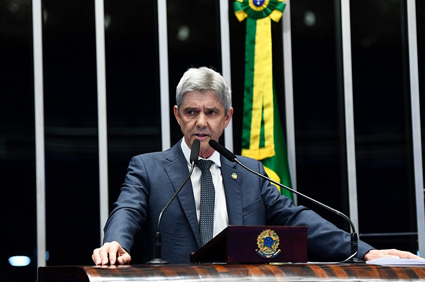 Em discurso, à tribuna, senador Jaime Bagattoli (PL-RO).