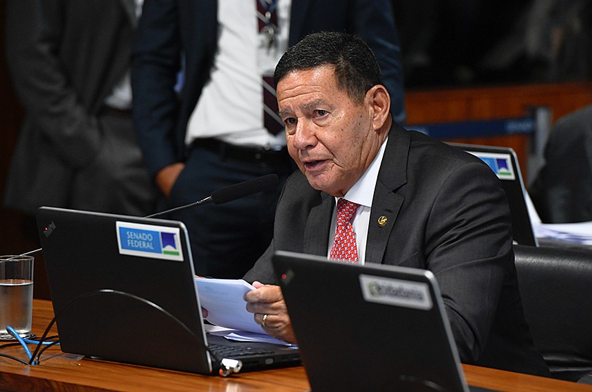 Em pronunciamento, à bancada, relator do PL 5.150/2023, senador Hamilton Mourão (Republicanos-RS).