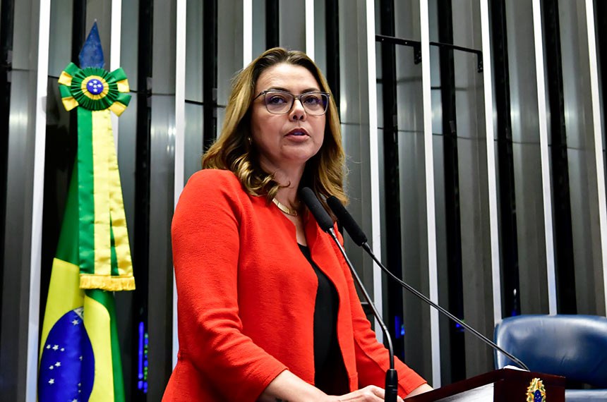 Em discurso, à tribuna, senadora Leila Barros (PDT-DF).