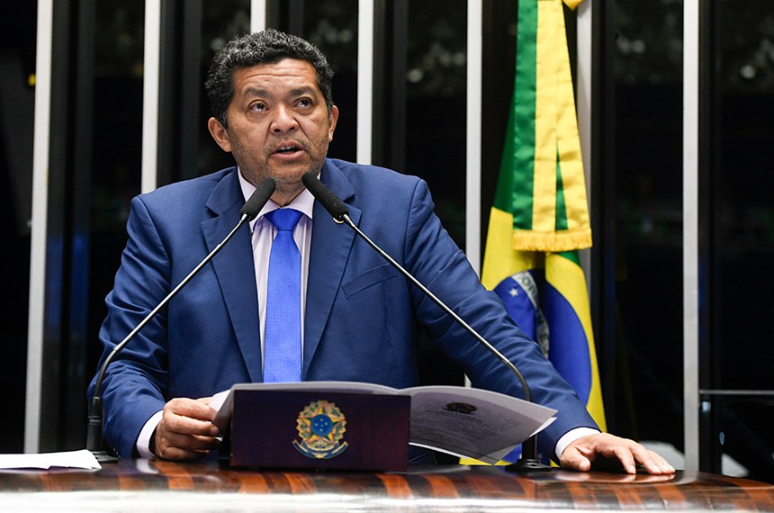 Em discurso, à tribuna, senador Beto Faro (PT-PA).