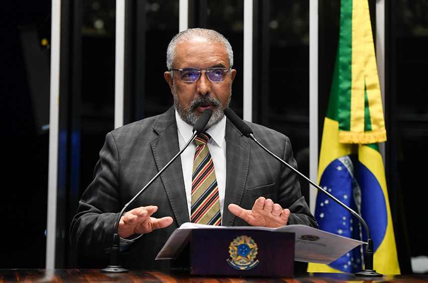 Em discurso, à tribuna, senador Paulo Paim (PT-RS).