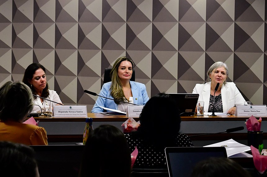 Mesa: 
procuradora da Mulher da Câmara dos Deputados, deputada Soraya Santos (PL-RJ);
presidente da CMCVM e requerente desta audiência, senadora Augusta Brito (PT-CE); 
secretária nacional de Enfrentamento à Violência contra Mulheres do Ministério das Mulheres, Denise Motta Dau, em pronunciamento.