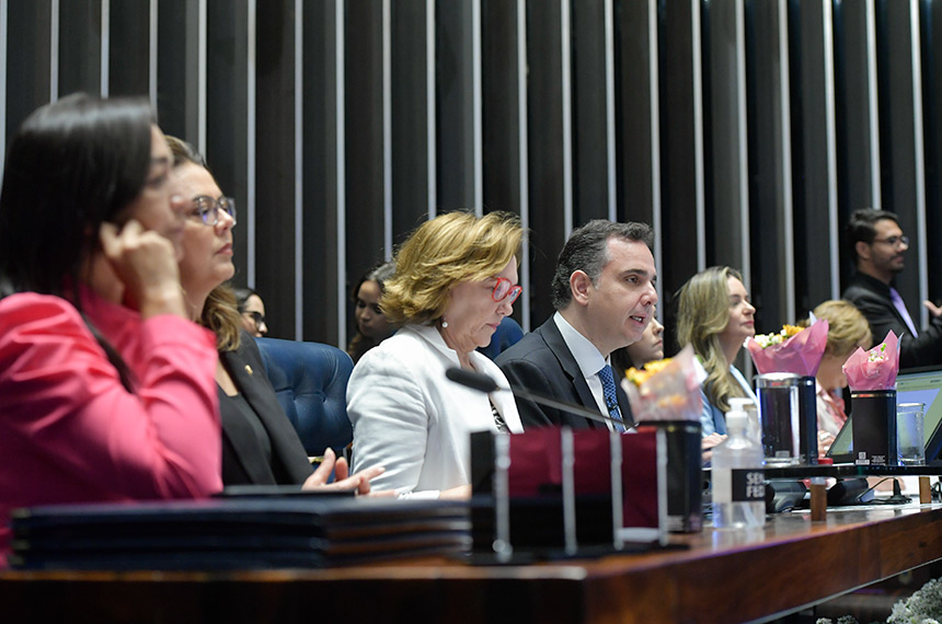 Sessão solene teve a participação do presidente do Senado, Rodrigo Pacheco, e de toda a Bancada Feminina - Foto: Geraldo Magela/Agência Senado