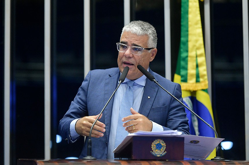 Em discurso, à tribuna, senador Eduardo Girão (Novo-CE).