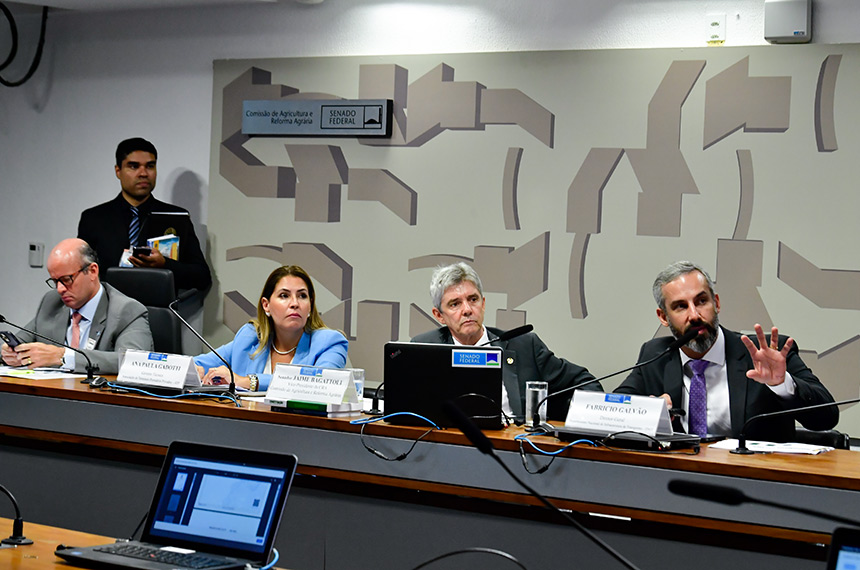 Vice-presidente da CRA, Jaime Bagattoli (2º à dir.) requereu o debate - Foto: Waldemir Barreto/Agência Senado