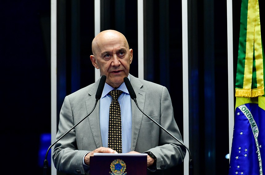 Em discurso, à tribuna, senador Confúcio Moura (MDB-RO).