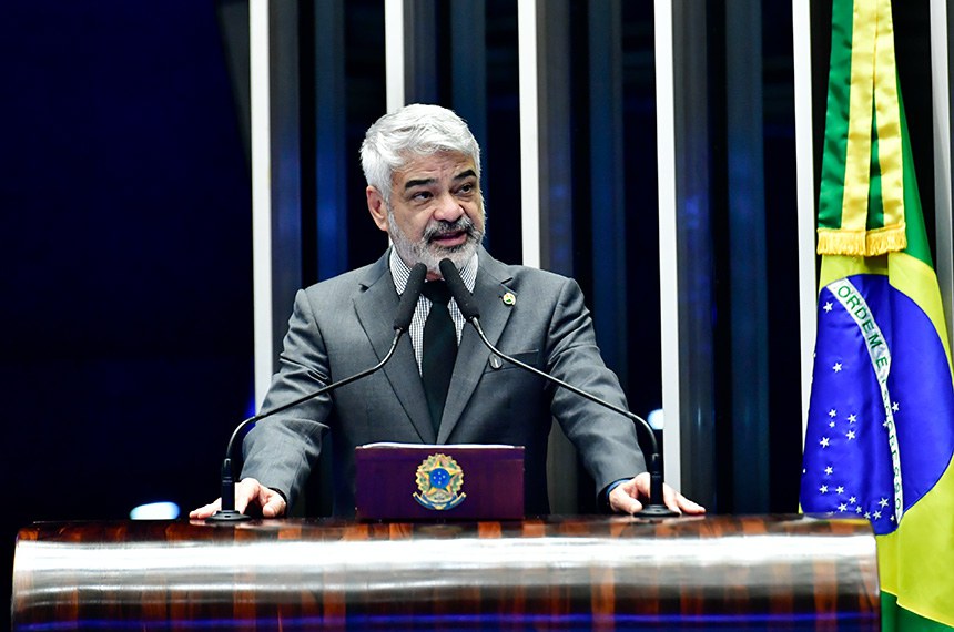 Em discurso, à tribuna, senador Humberto Costa (PT-PE).