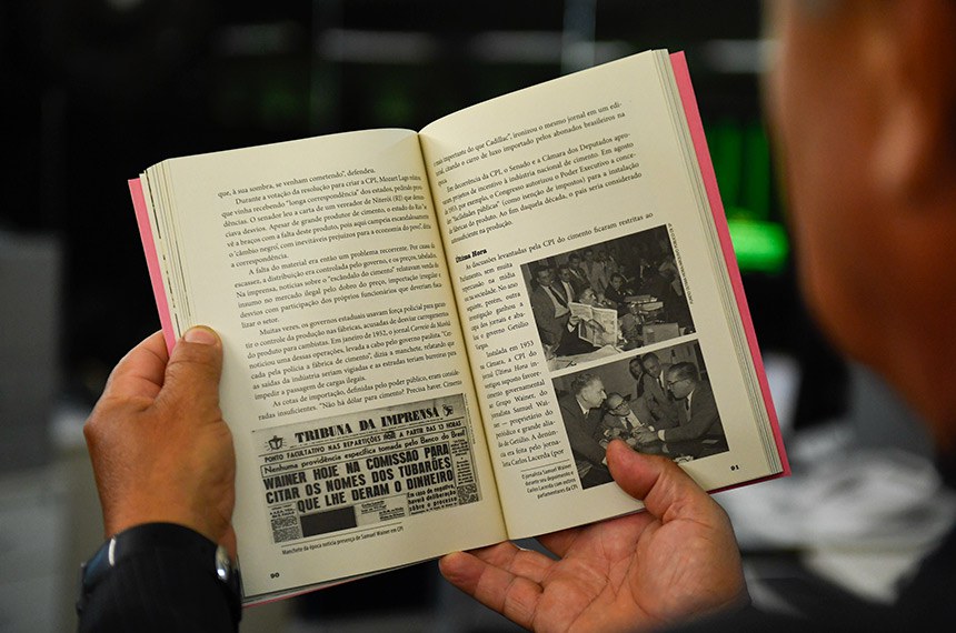 A série Arquivo S é uma parceria iniciada em 2014 entre a Agência, que faz a cobertura jornalística da instituição há 25 anos, e o Arquivo do Senado, que guarda documentos históricos desde a instalação do Parlamento brasileiro em 1826.