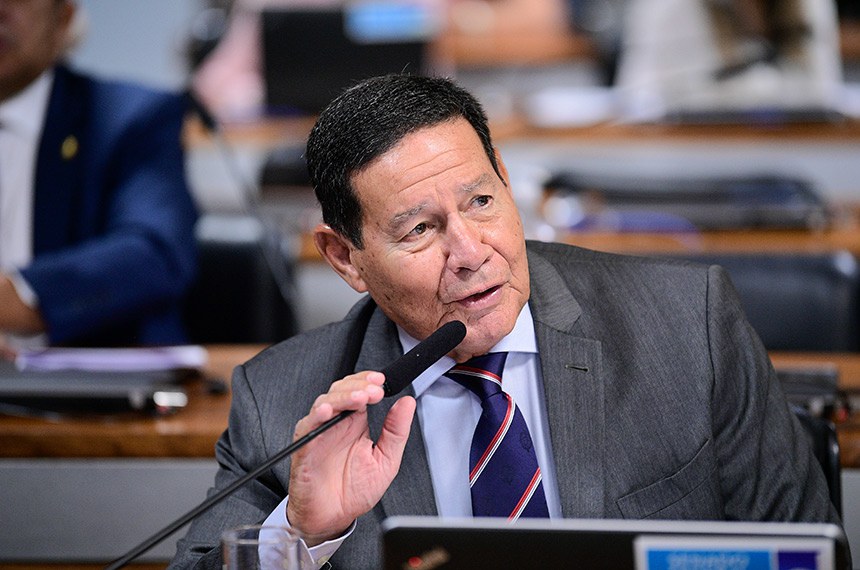 À bancada, em pronunciamento, relator dos PLs 777/2022, 592/2023, 4.850/2023  e do PDL 668/2021, senador Hamilton Mourão (Republicanos-RS).