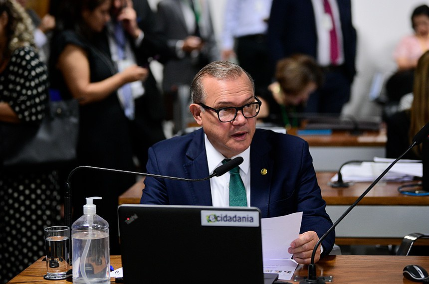 Em pronunciamento, à bancada, senador Wellington Dias (PT-PI).