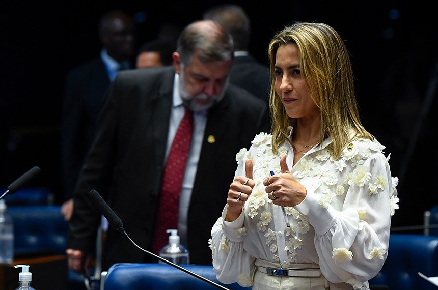 Em pronunciamento, à bancada, senadora Soraya Thronicke (Podemos-MS). 