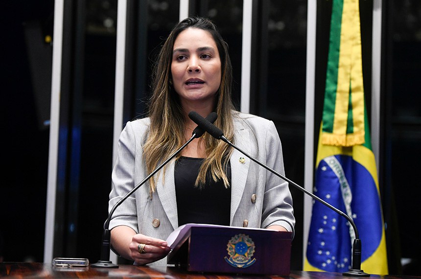 Em discurso, à tribuna, senadora Ana Paula Lobato (PSB-MA).