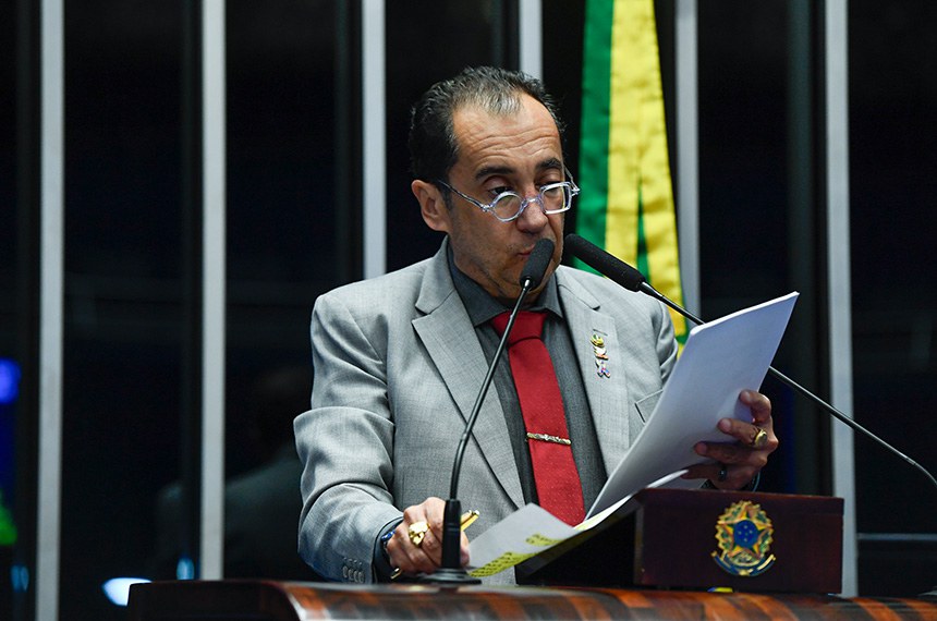 À tribuna, em discurso, senador Jorge Kajuru (PSB-GO). 