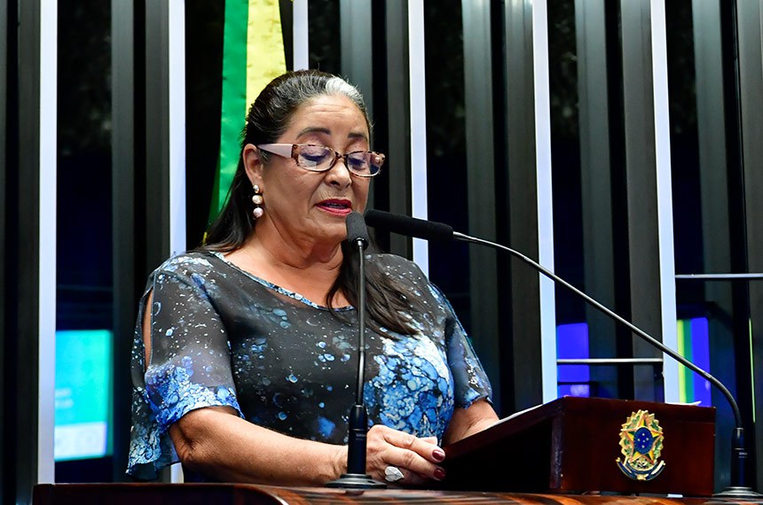 Em discurso, à tribuna, viúva do ex-ministro Alysson Paolinelli, Marisa de Sena Gonzaga.