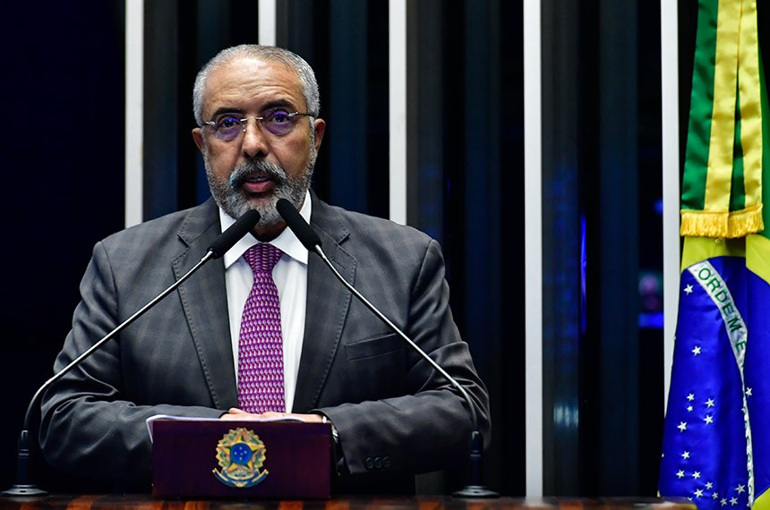 Em discurso, à tribuna, senador Paulo Paim (PT-RS).