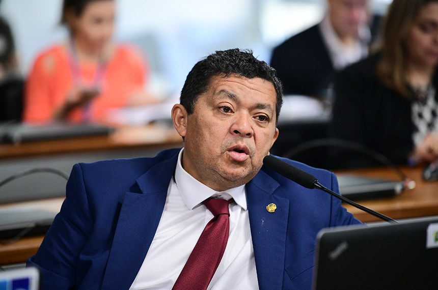 Em pronunciamento, à bancada, senador Beto Faro (PT-PA).