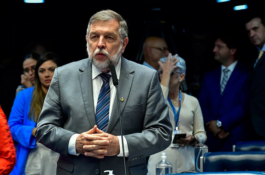 Em pronunciamento, à bancada, senador Flávio Arns (PSB-PR).