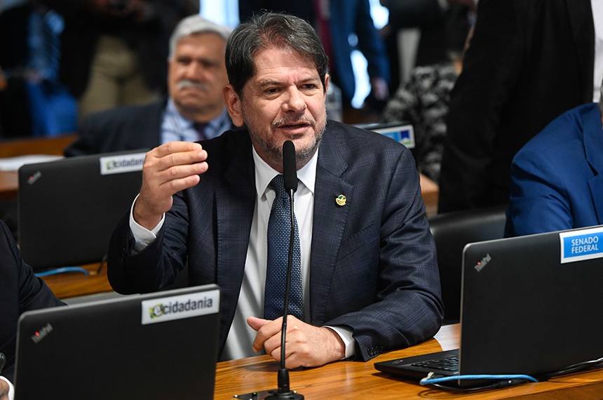 Cid Gomes, relator do projeto que homenageia Belchior: compositor e cantor tinha estilo eclético que estabeleceu diálogo entre a música tradicional nordestina, a MPB, o rock e o folk - Foto: Jefferson Rudy/Agência Senado