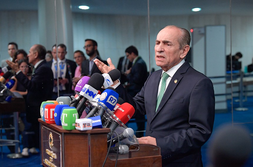 O parlamentar ressalta que o novo código tem regra mais transparente e mais clara. Sobre prazo de desincompatibilização o senador informa que o prazo foi uniformizado para 6 meses e destaca que toda a legislação eleitoral estará consolidada em um único documento e não dará margem a várias interpretações na justiça.  