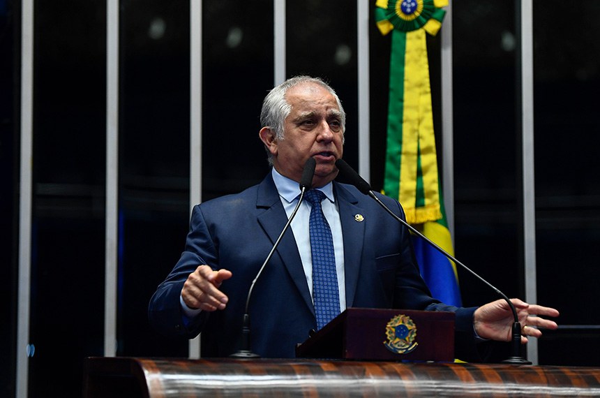 Em discurso, à tribuna, senador Izalci Lucas (PSDB-DF).